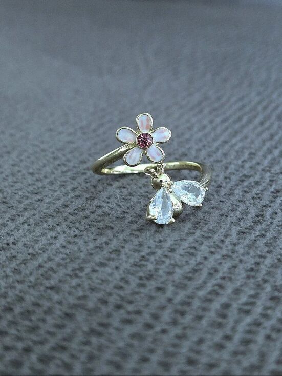 La Meno Jewelry - La Meno Flower🌸 and Bee🐝 Bypass Ring💍 - NIB